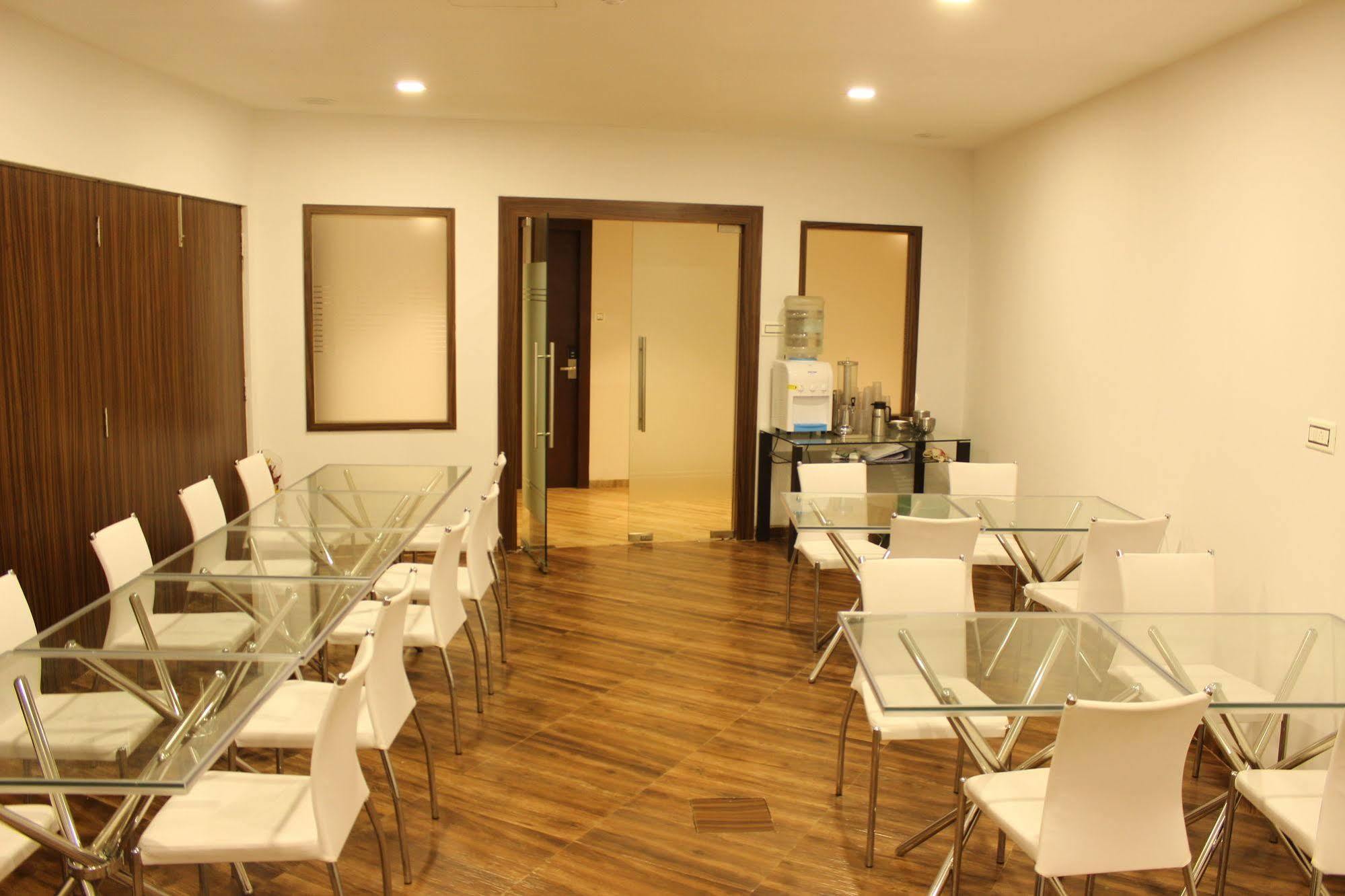 Maxx Value Hospitality Hotel Mumbai Exterior photo